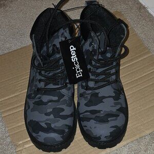 NWT Girls Epic Step  Camo Boots Size 5